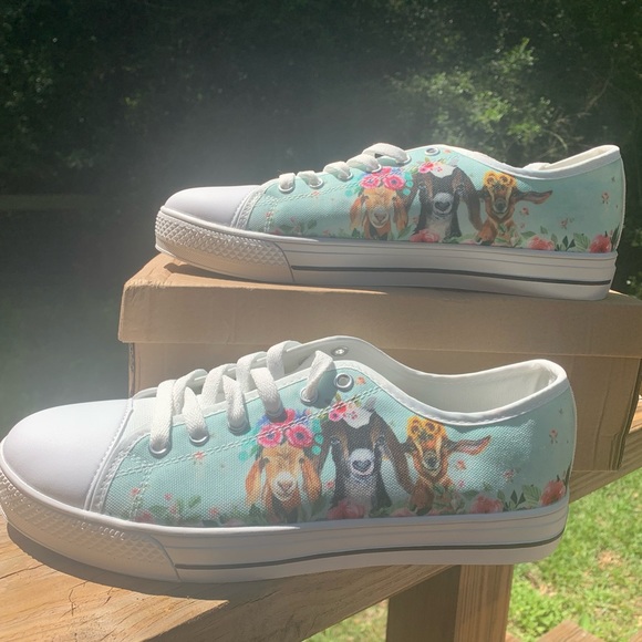 Custom Sneakers - Picture 3 of 7